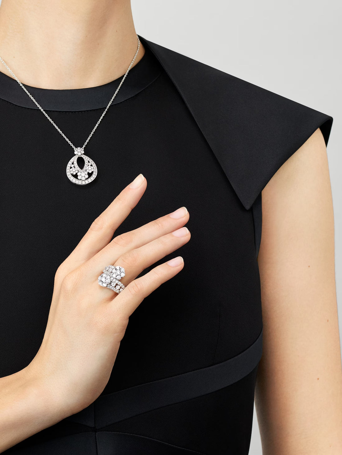 Snowflake pendant, small model. Rhodium plated 18K white gold, diamonds.